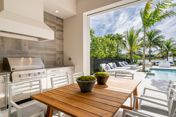 Cameron_MED_LUC43_Outdoor Kitchen-1