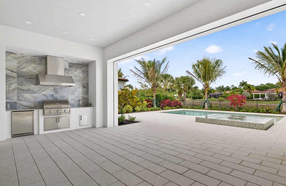 Cameron_MED_LUC5236-Lanai 1 of 2